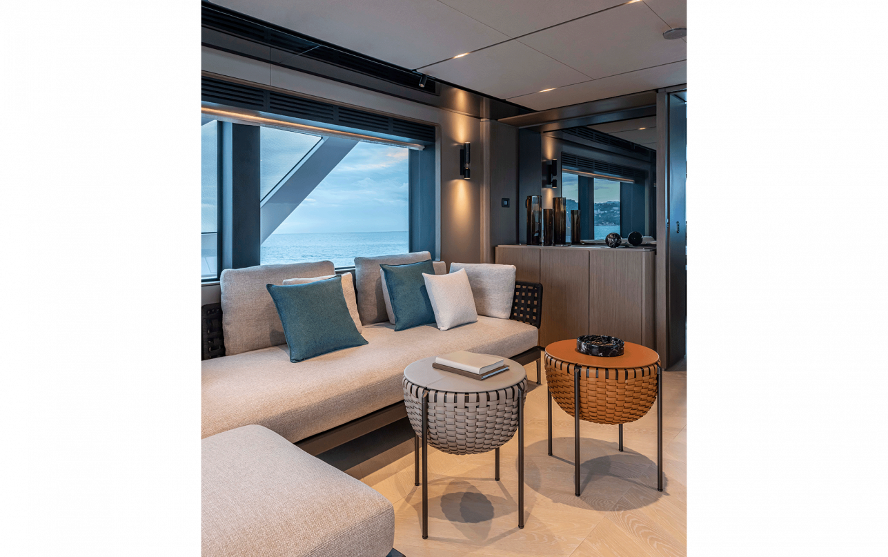 Яхта Ferretti Yachts INFYNITO 90 фото 2.57