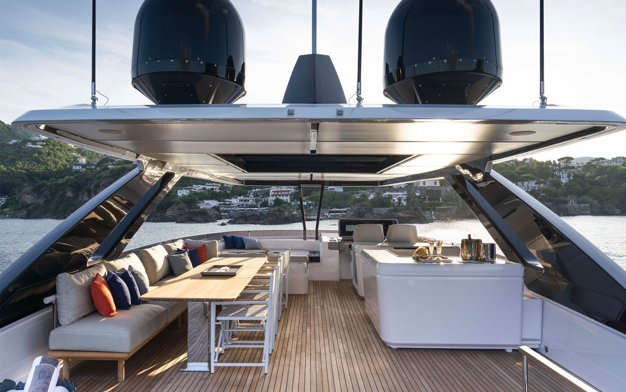 Яхта Ferretti Yachts 860 фото 2.10