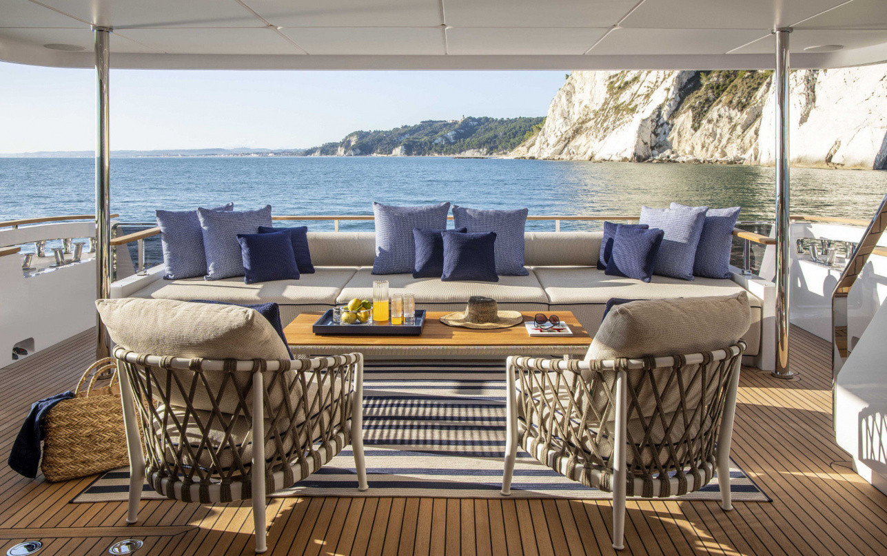 Яхта Custom Line Navetta 30 фото 2.13