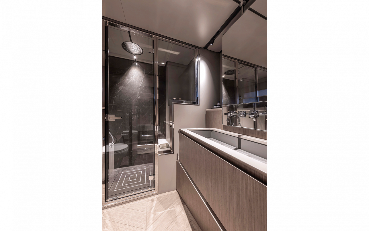 Яхта Ferretti Yachts INFYNITO 90 фото 2.46