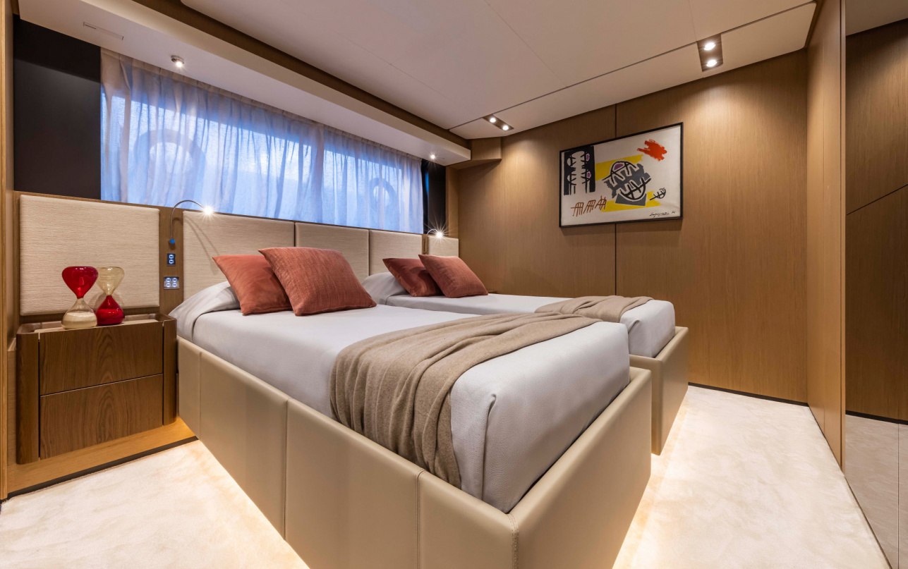 Яхта Ferretti Yachts 1000 фото 2.39