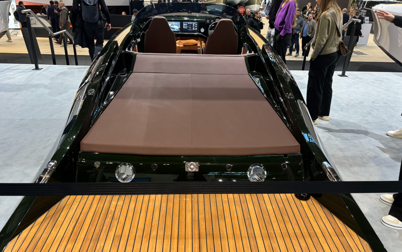 Катер Frauscher x Porsche 850 Fantom фото 1.2