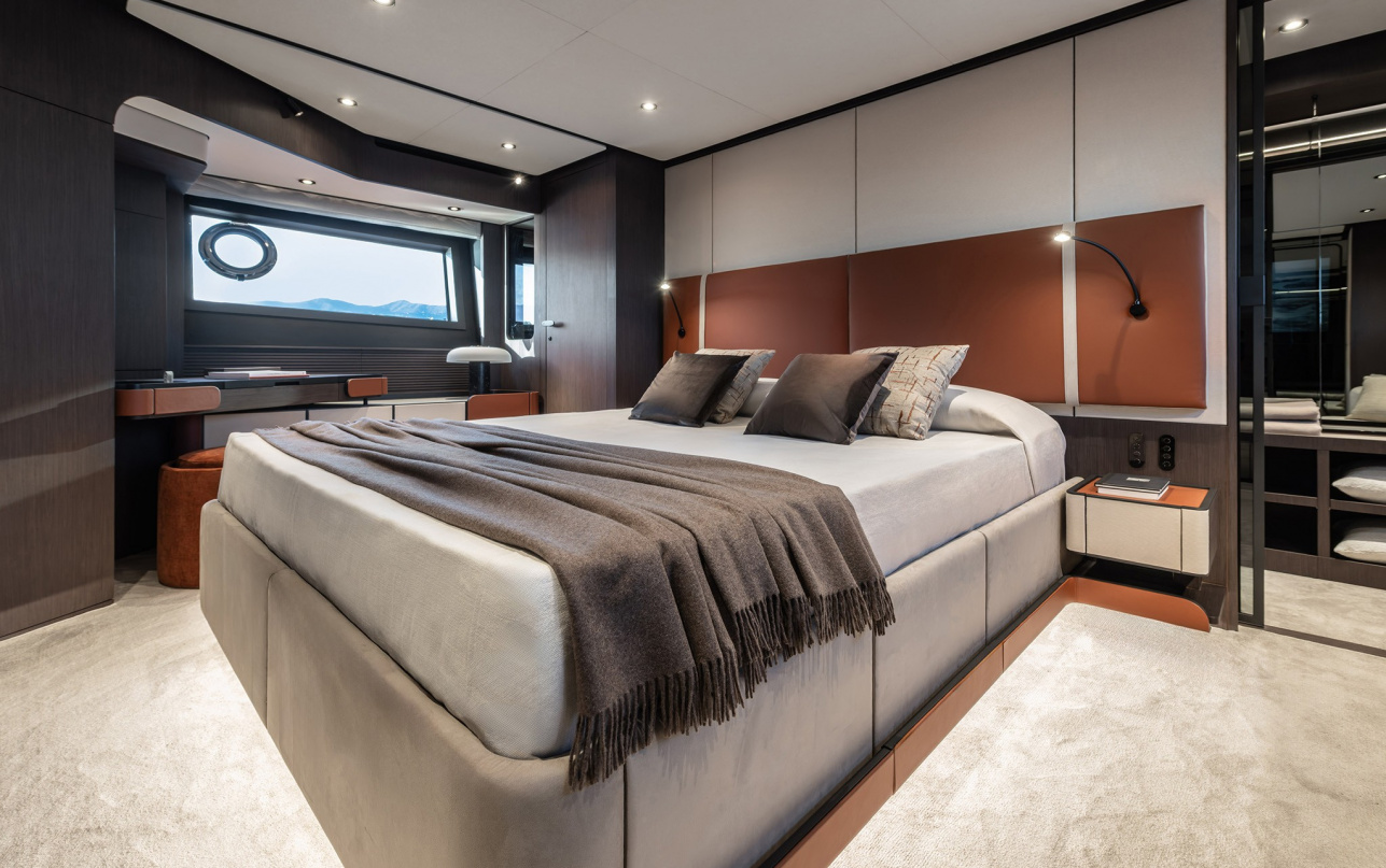 Яхта Ferretti Yachts 800 фото 2.20