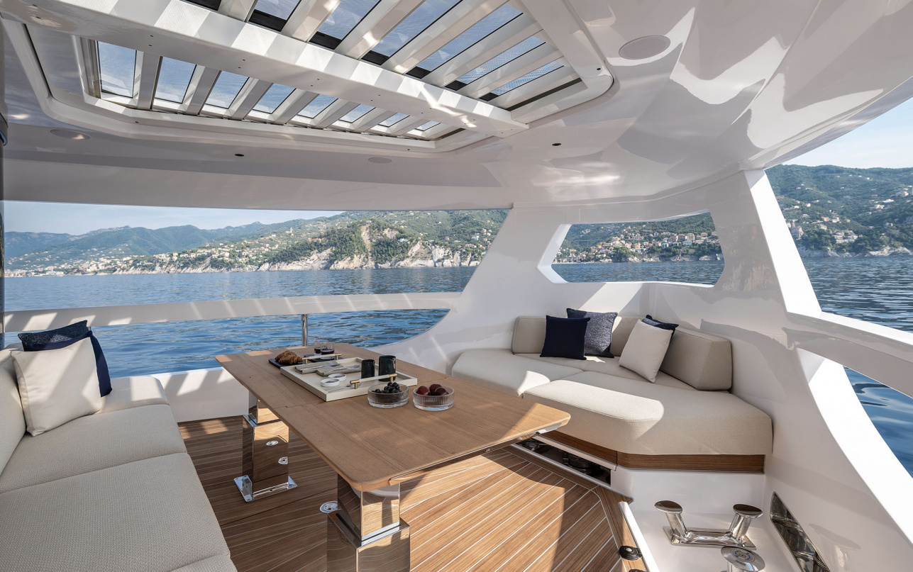 Яхта Ferretti Yachts INFYNITO 80 фото 1.18
