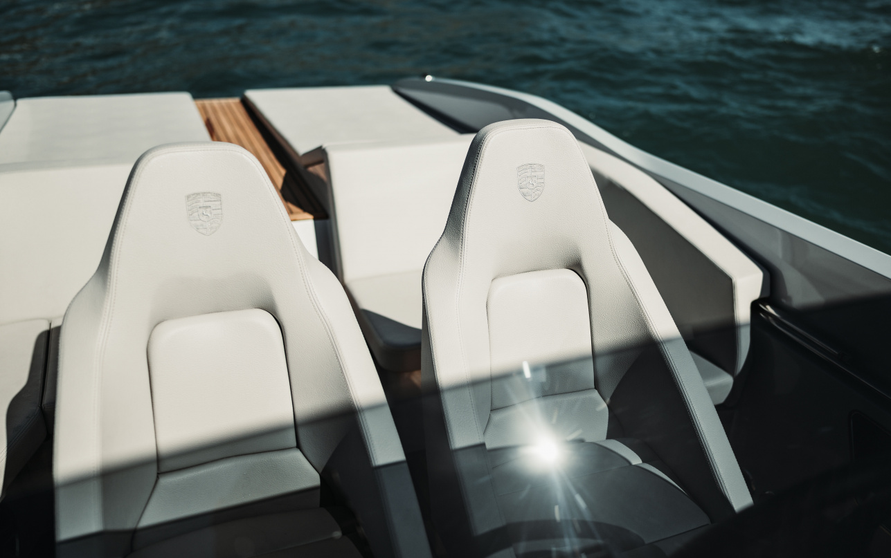 Катер Frauscher x Porsche 850 Fantom Air фото 2.7