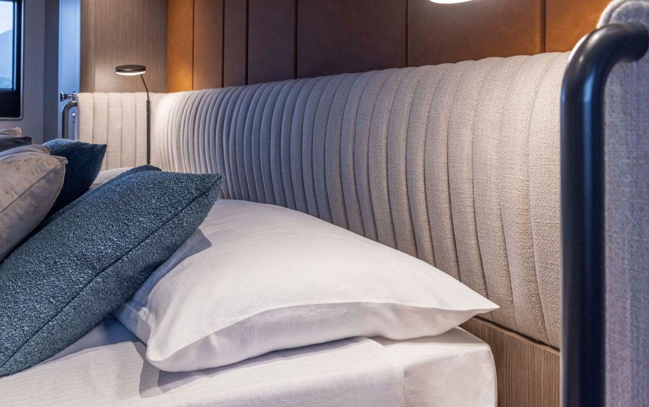 Яхта Ferretti Yachts INFYNITO 90 фото 2.38