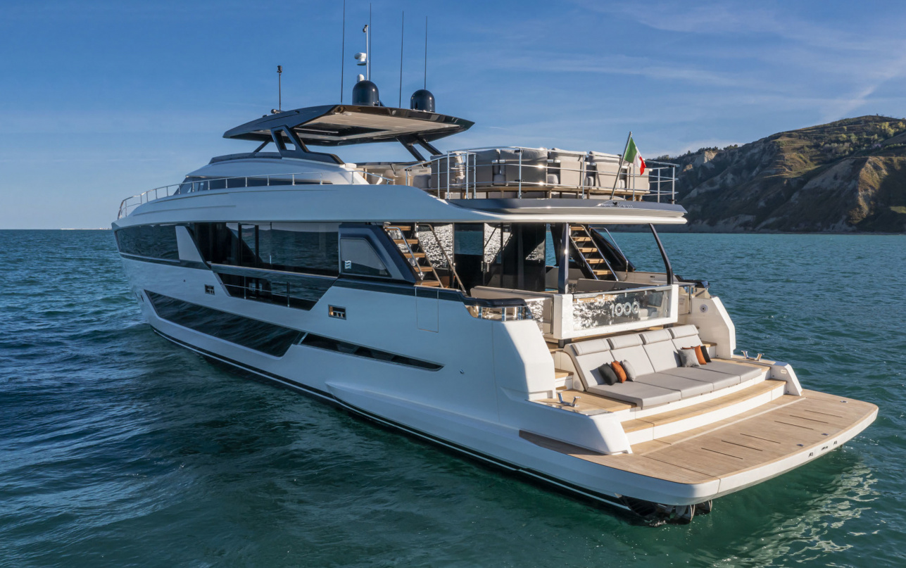 Яхта Ferretti Yachts 1000 фото 1.31
