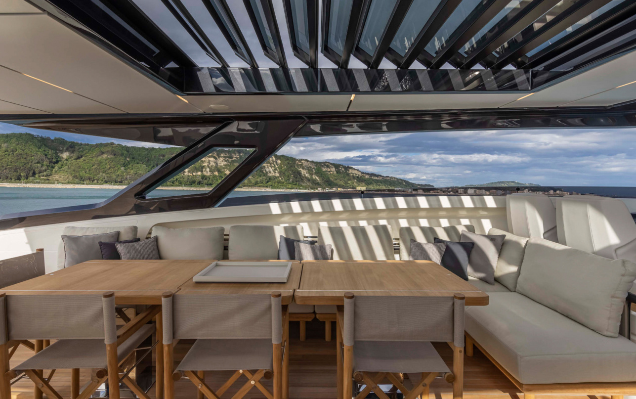 Яхта Ferretti Yachts 1000 фото 1.17
