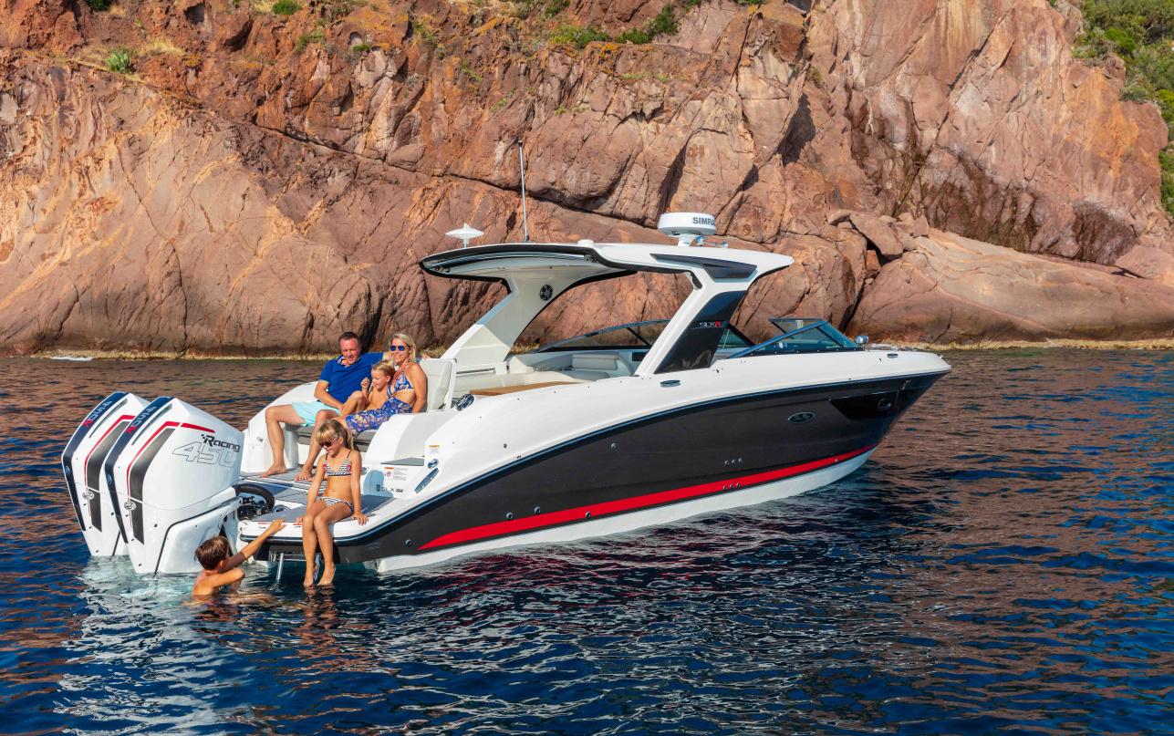 Катер Sea Ray SLX 350 OB (Outboard) фото 1.10