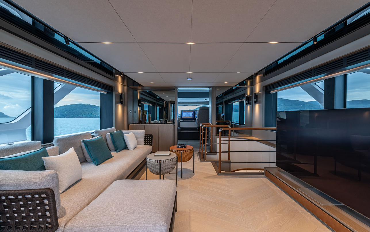 Яхта Ferretti Yachts INFYNITO 90 фото 2.55