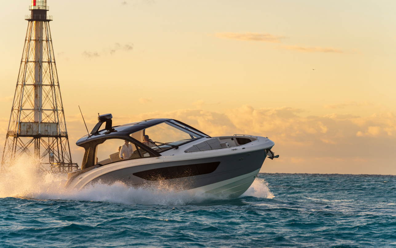 Катер Sea Ray SUNDANCER 370 OB фото 1.1