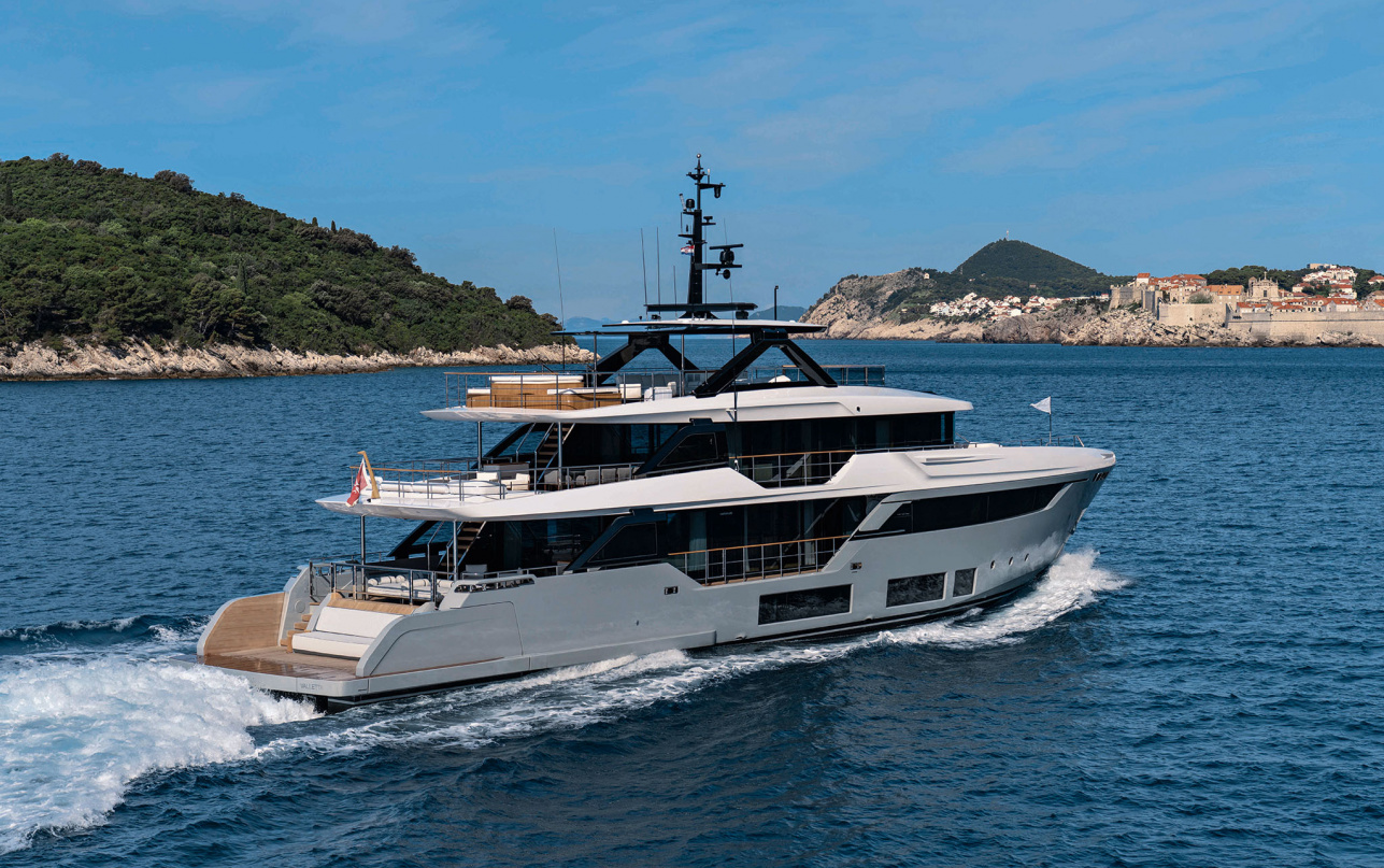 Яхта Custom Line Navetta 38 фото 1.8