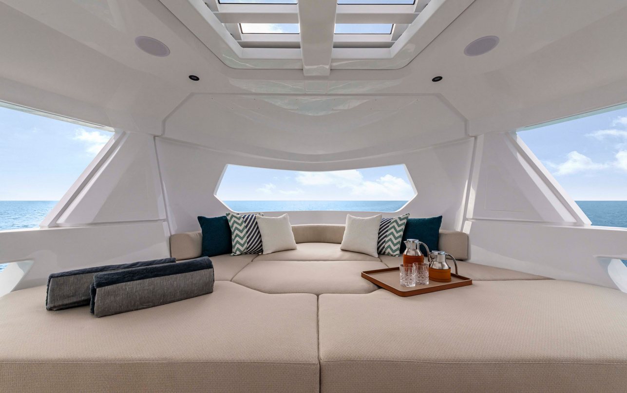 Яхта Ferretti Yachts INFYNITO 90 фото 1.19