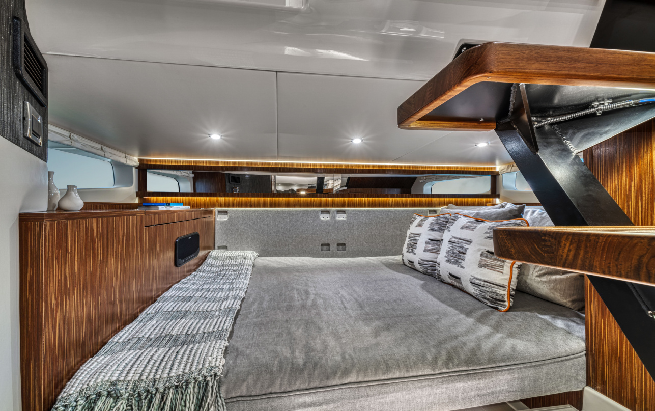 Катер Sea Ray SUNDANCER 370 фото 1.3