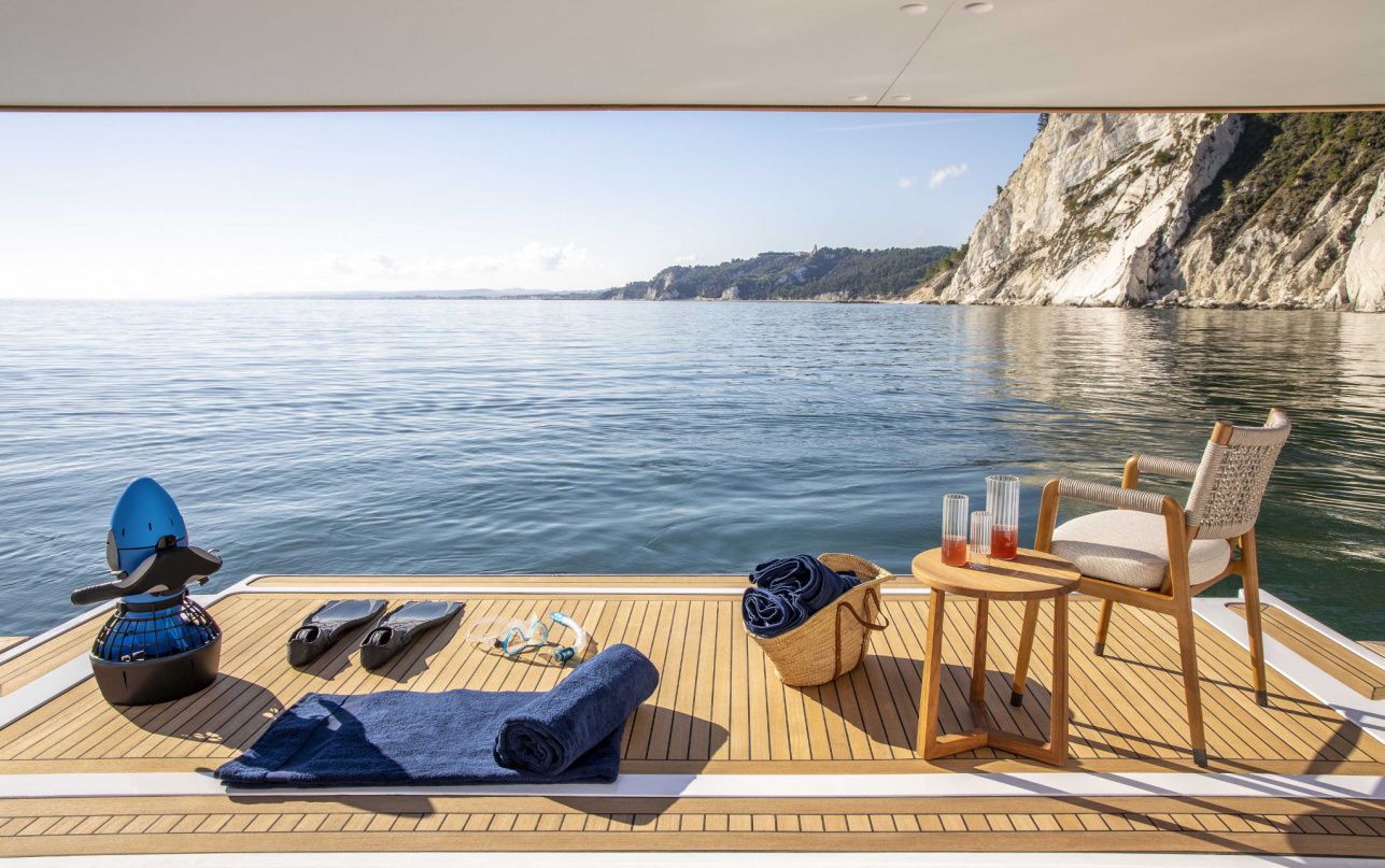 Яхта Custom Line Navetta 30 фото 2.20