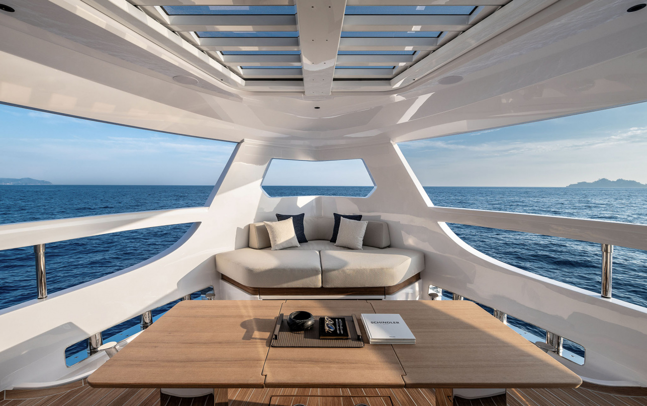 Яхта Ferretti Yachts INFYNITO 80 фото 1.20