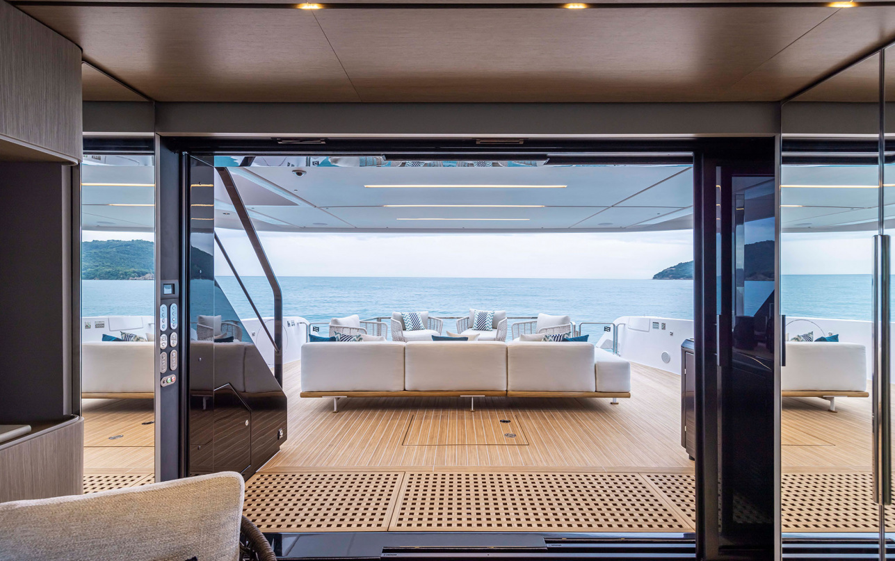 Яхта Ferretti Yachts INFYNITO 90 фото 2.24