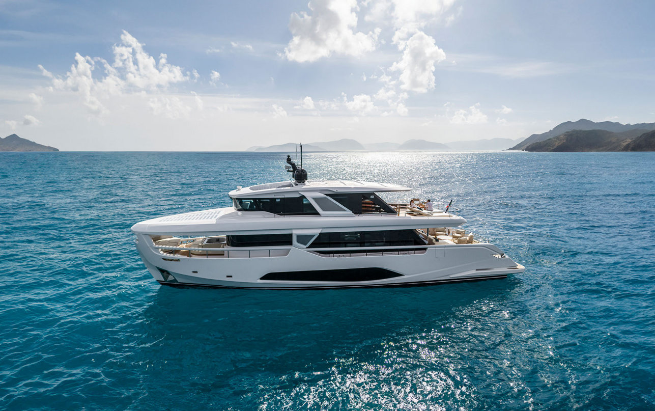 Яхта Ferretti Yachts INFYNITO 90 фото 1.12