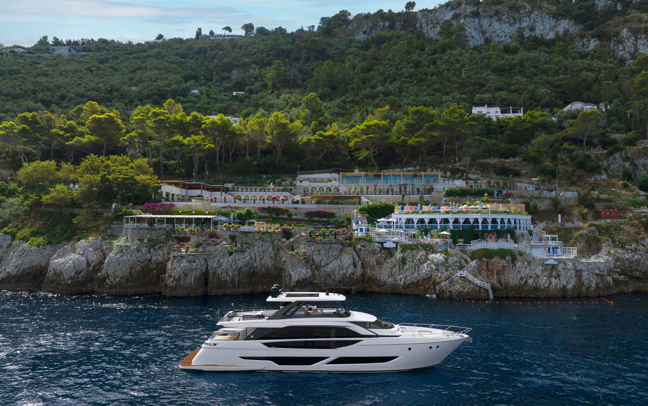 Яхта Ferretti Yachts 860 фото 1.2