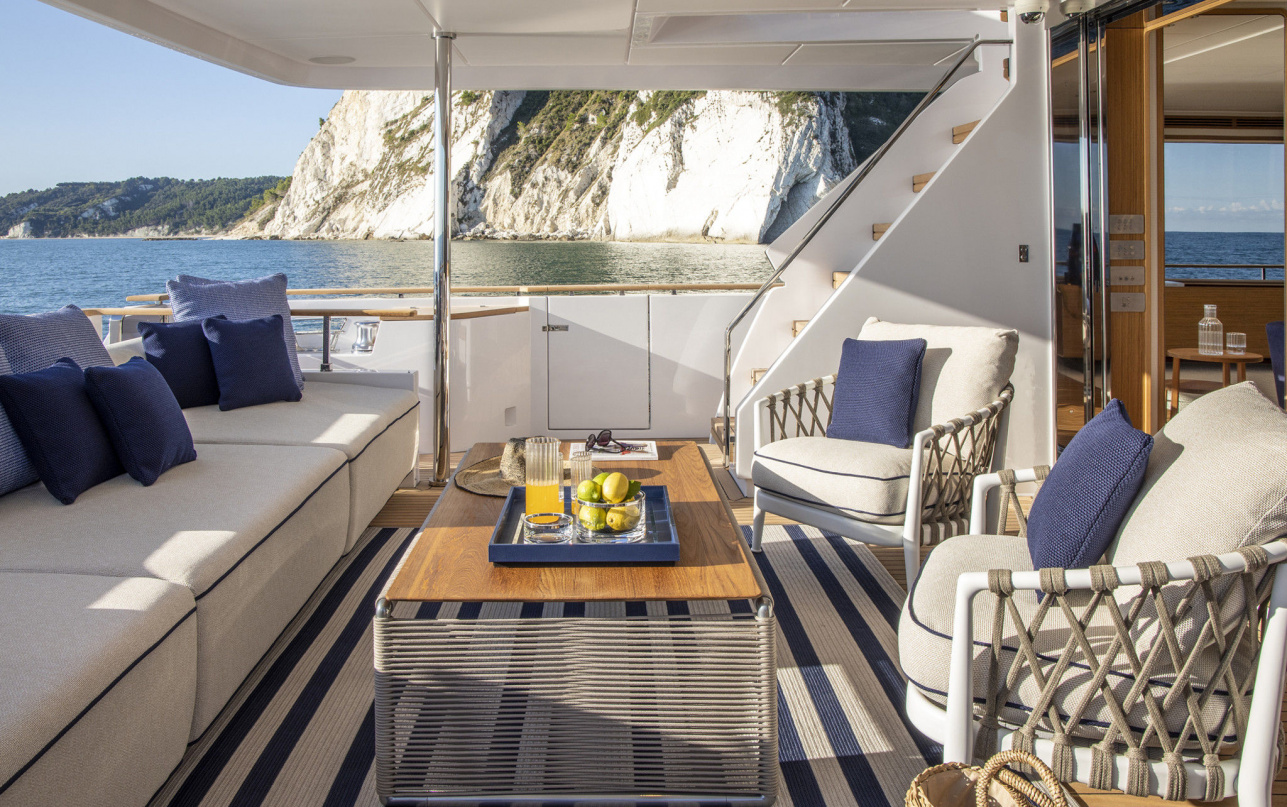 Яхта Custom Line Navetta 30 фото 2.14