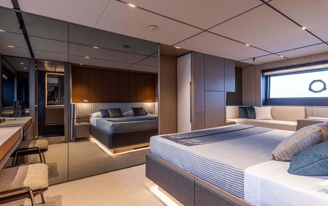 Яхта Ferretti Yachts INFYNITO 90 фото 2.39