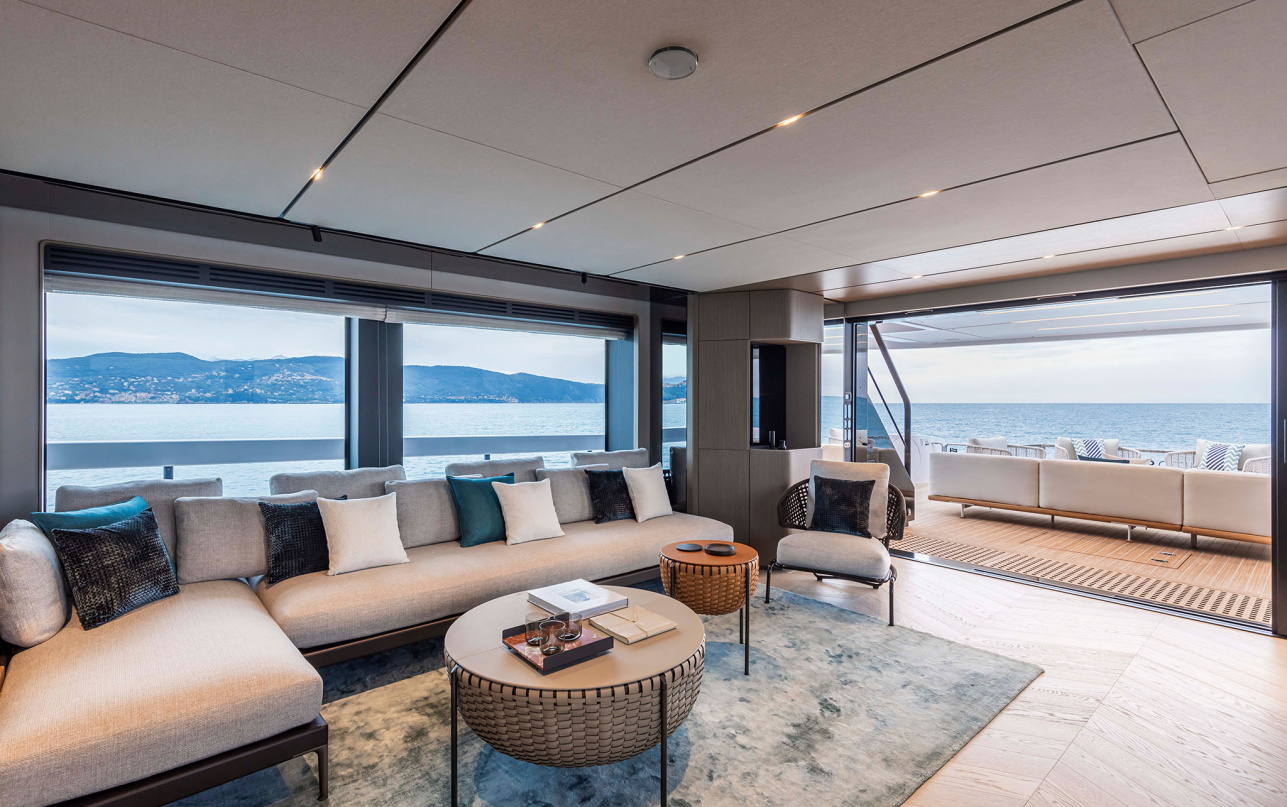 Яхта Ferretti Yachts INFYNITO 90 фото 2.23