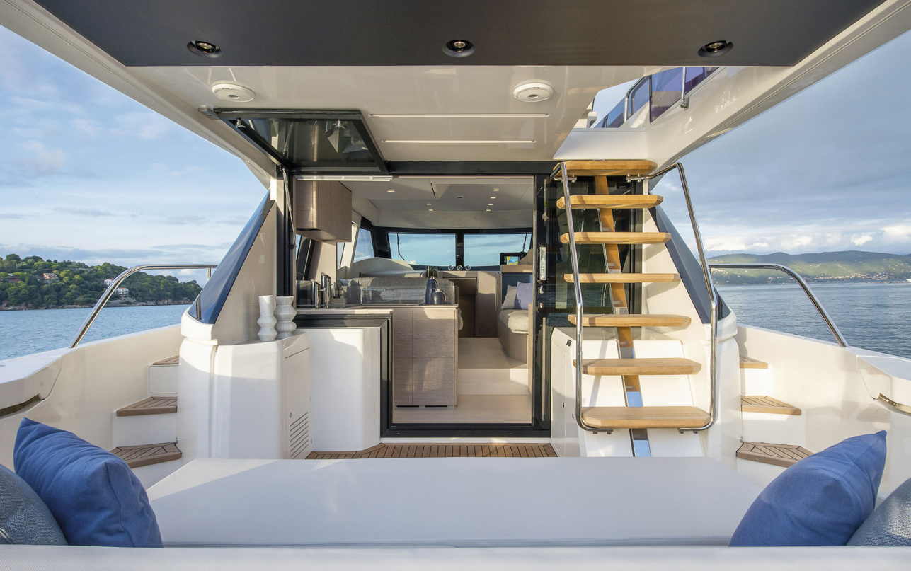 Яхта Ferretti Yachts 500 фото 1.7