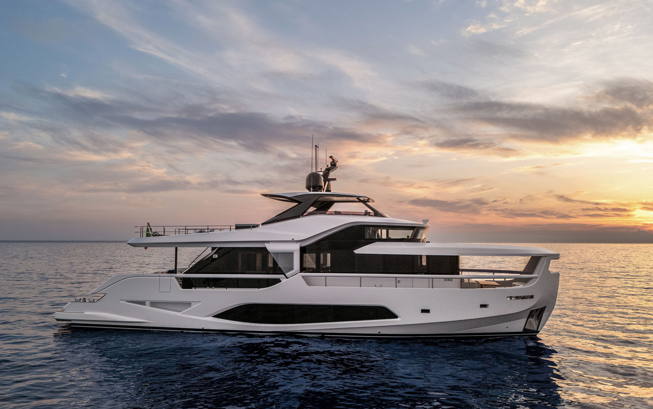 Яхта Ferretti Yachts INFYNITO 80 фото 1.3