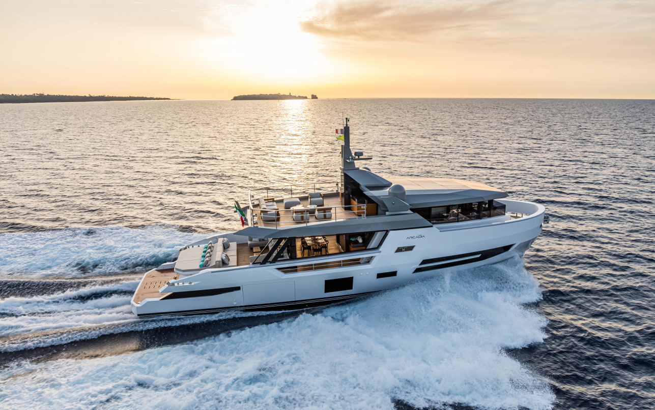Яхта Arcadia Yachts Sherpa 80 фото 1.2