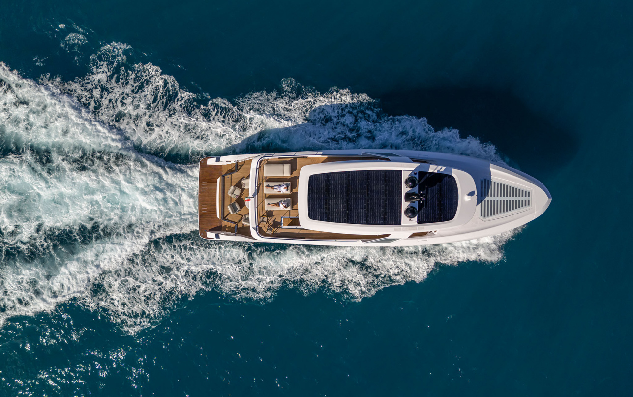 Яхта Ferretti Yachts INFYNITO 90 фото 1.3