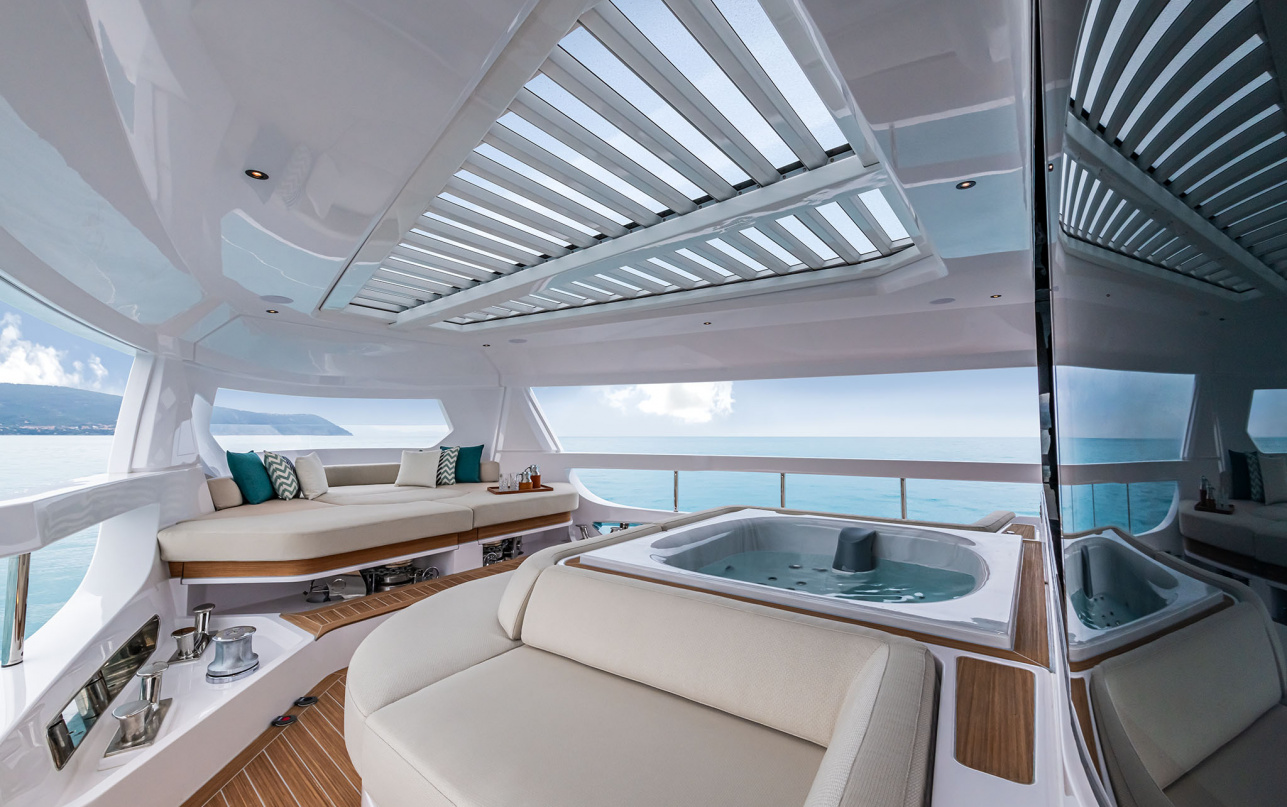 Яхта Ferretti Yachts INFYNITO 90 фото 1.15