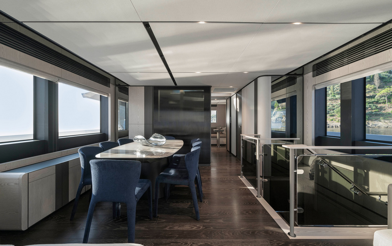 Яхта Ferretti Yachts INFYNITO 80 фото 2.16