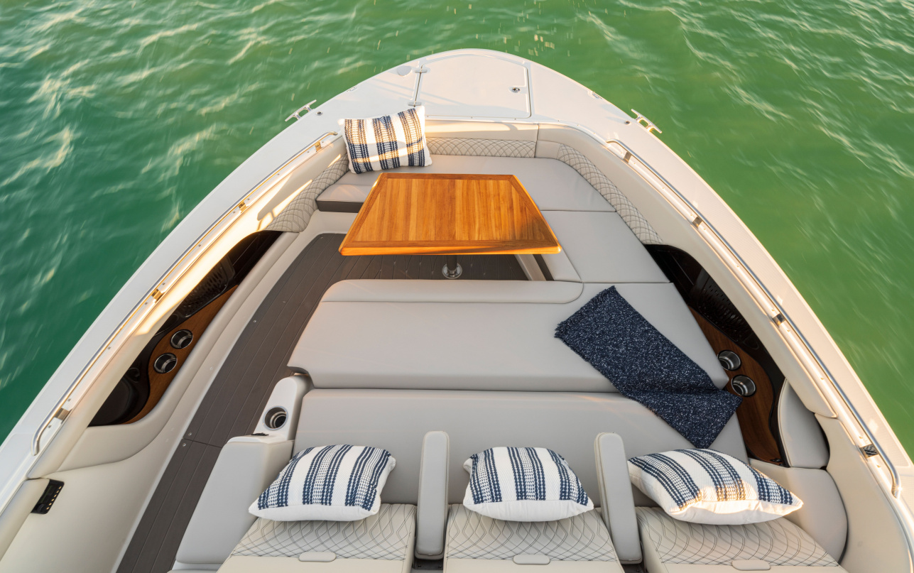 Катер Sea Ray SUNDANCER 370 OB фото 1.3