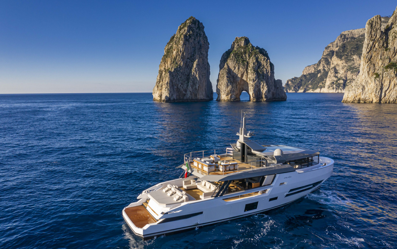 Яхта Arcadia Yachts Sherpa 80 фото 1.1