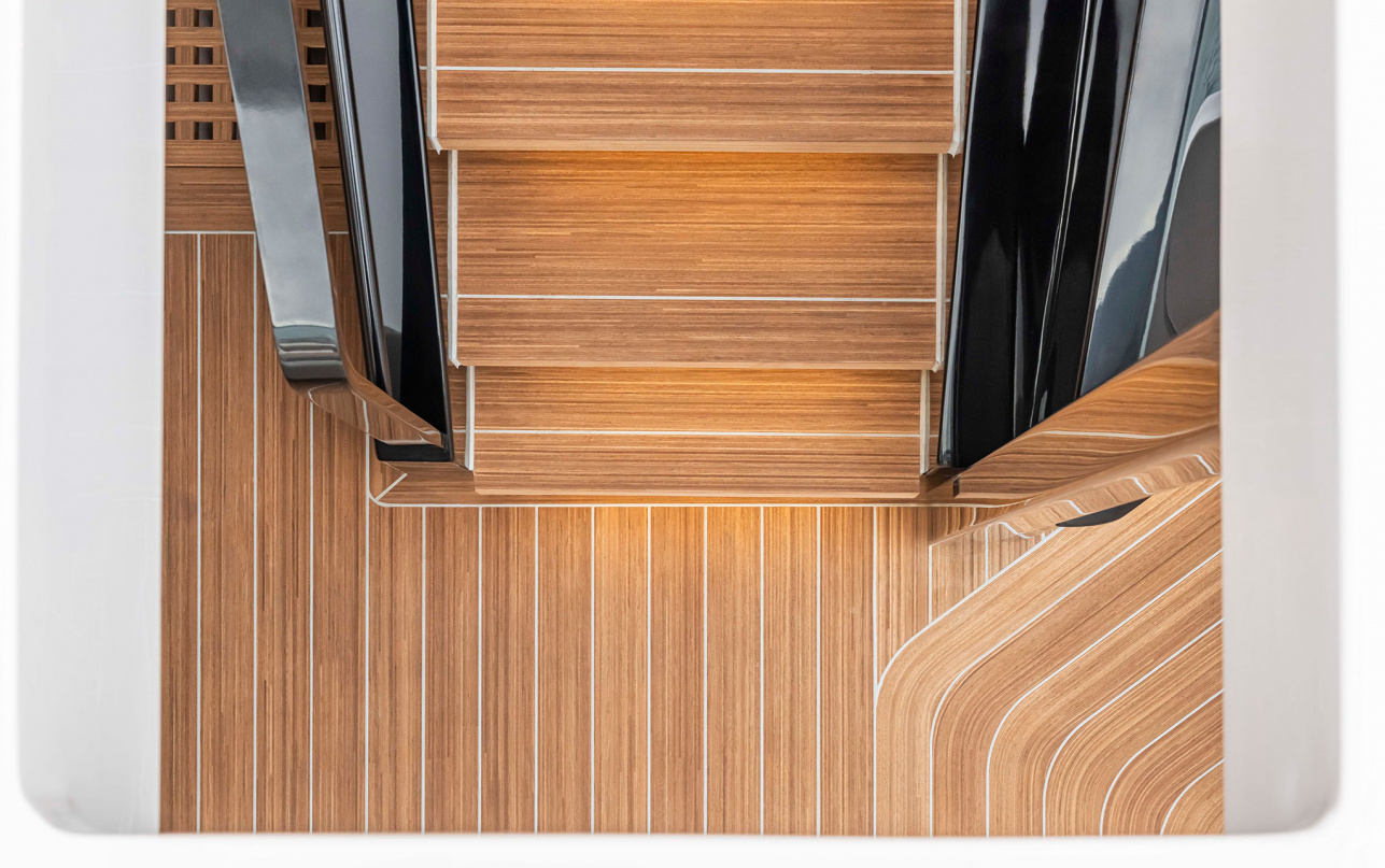 Яхта Ferretti Yachts INFYNITO 90 фото 1.9