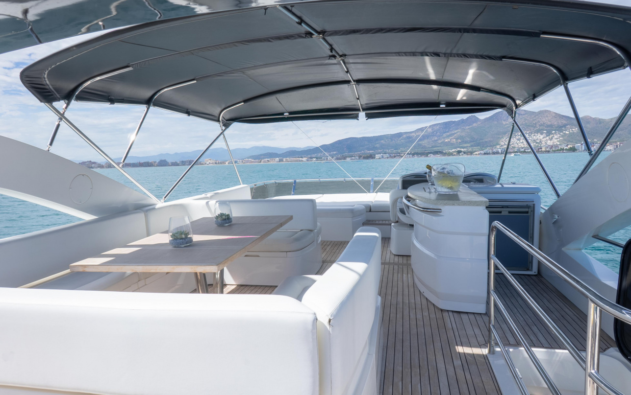 Яхта Sunseeker Manhattan 73 фото 1.3
